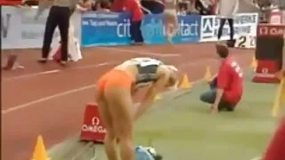 Ձգված անիվի վրա աղջիկ Էլիզ Գրեյվզ